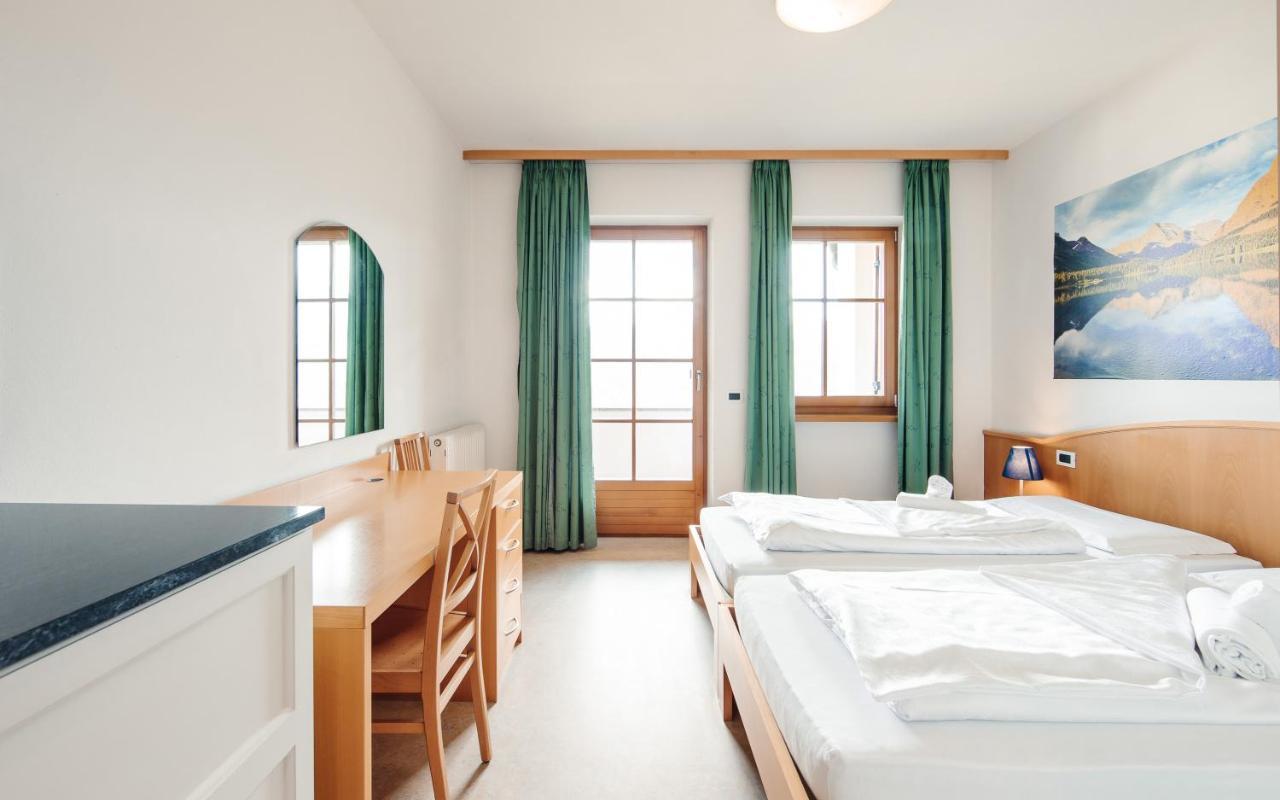 Hotel Corno Bianco Nova Ponente Oda fotoğraf