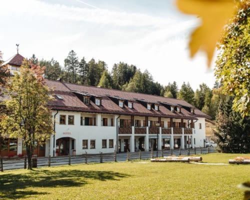 Hotel Corno Bianco Nova Ponente Dış mekan fotoğraf
