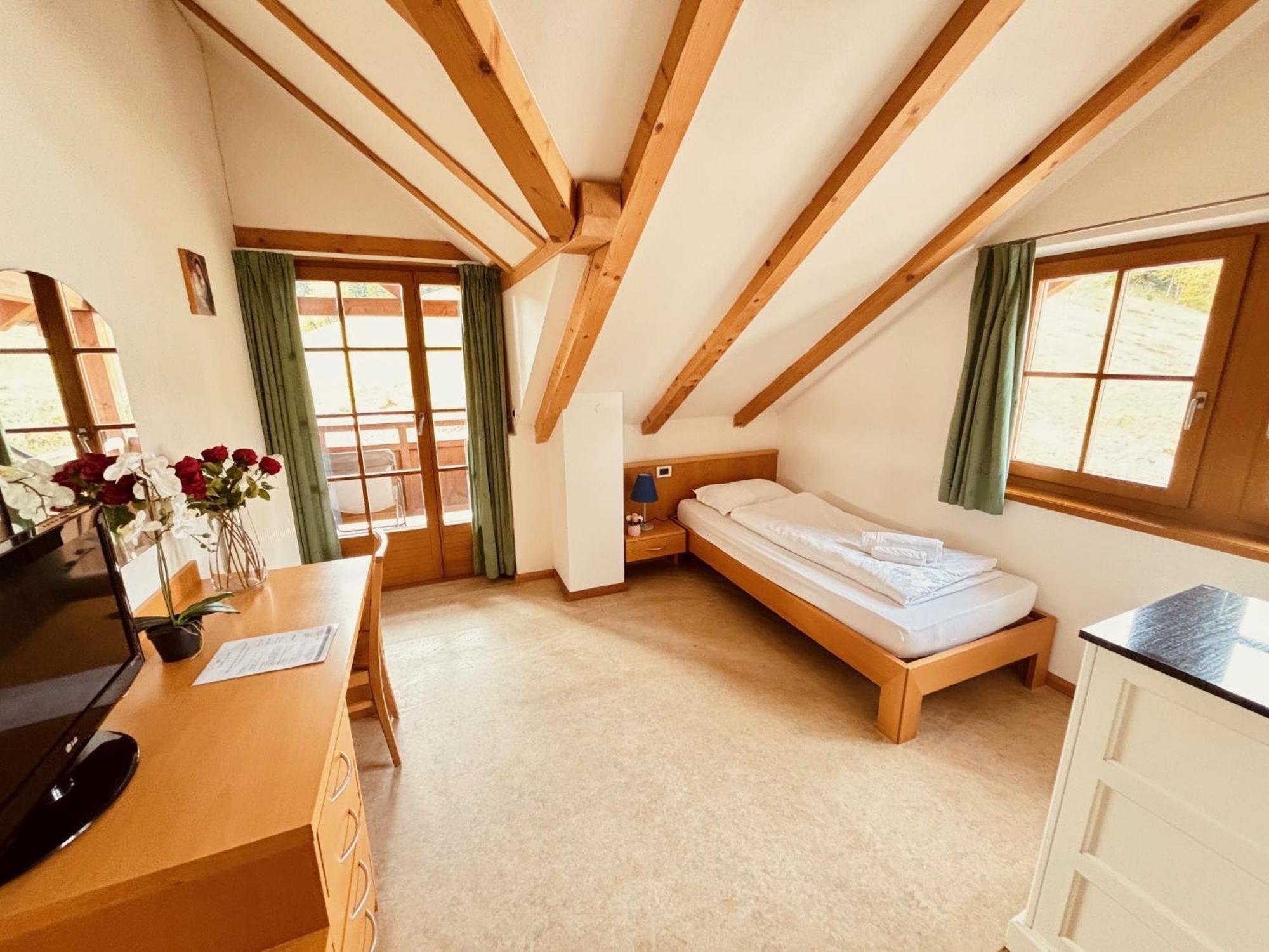 Hotel Corno Bianco Nova Ponente Dış mekan fotoğraf