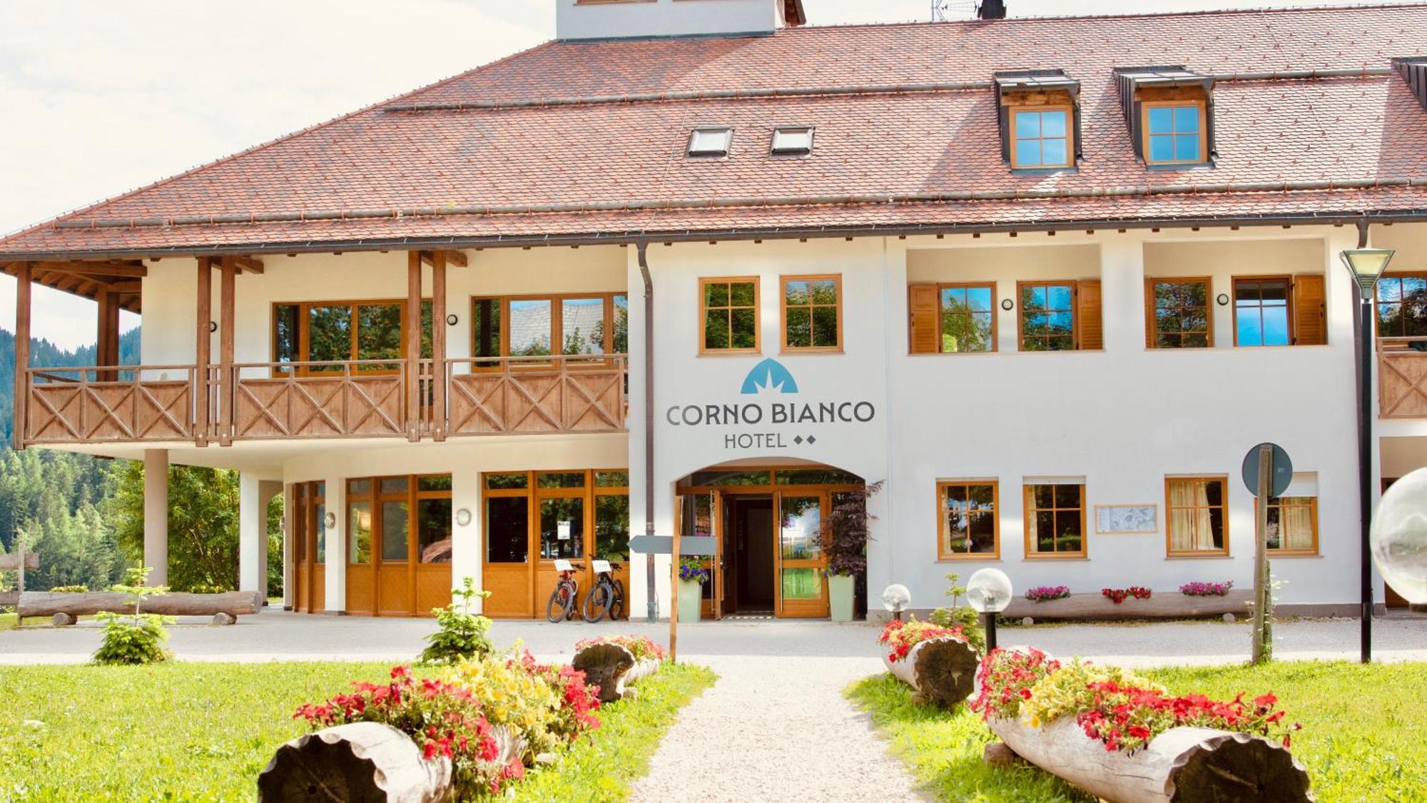 Hotel Corno Bianco Nova Ponente Dış mekan fotoğraf